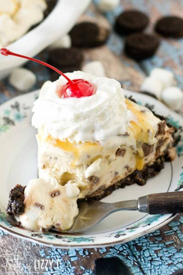 a slice of ice cream pie on a plate