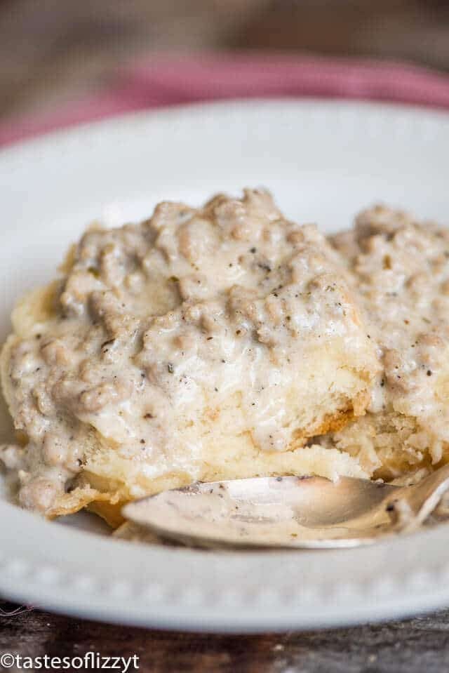 easy sausage gravy and biscuits recipe