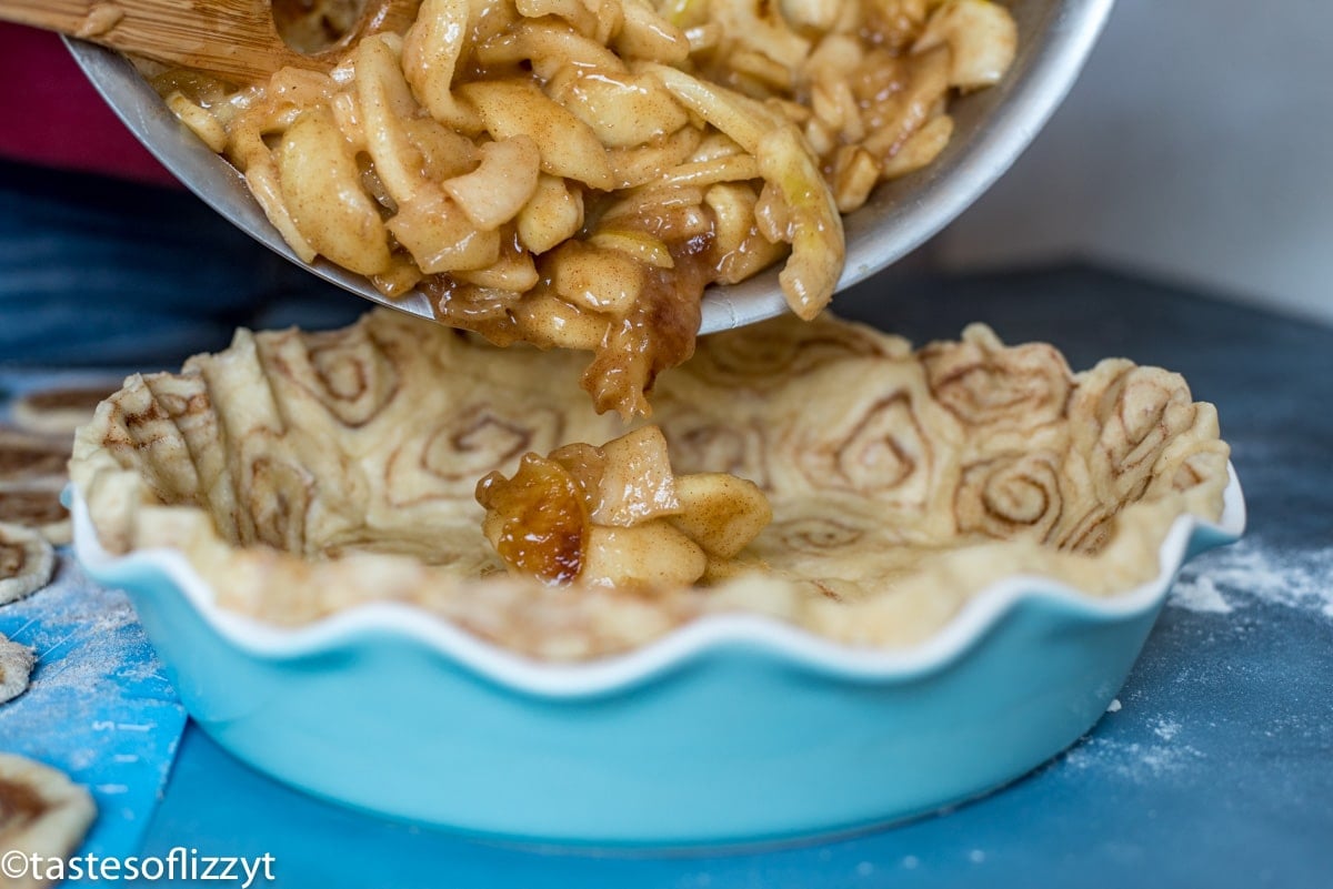 apple pie filling in pie crust