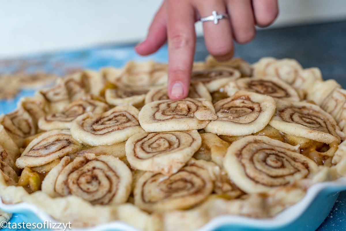 apple pie with cinnamon roll crust