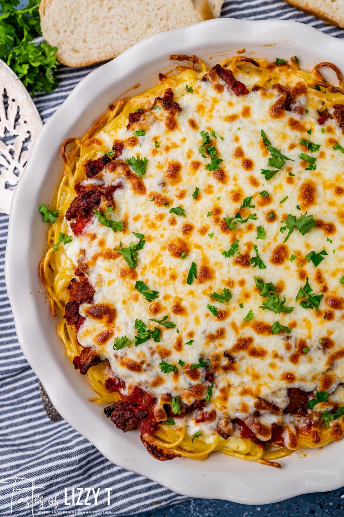 baked spaghetti pie with cheese and parsley
