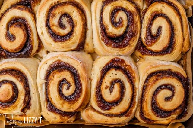 unfrosted cinnamon rolls in a pan
