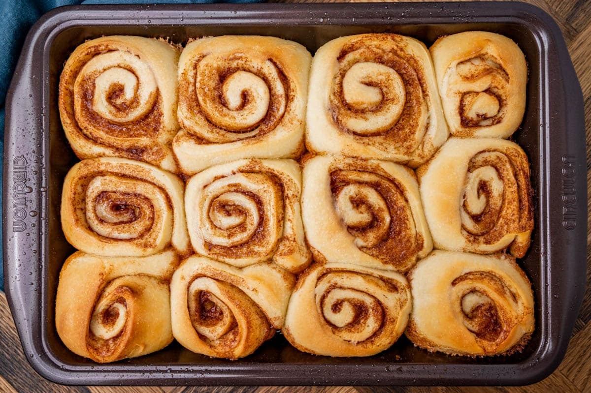 a pan of cinnamon rolls