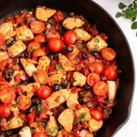 mediterranean chicken recipe in a skillet