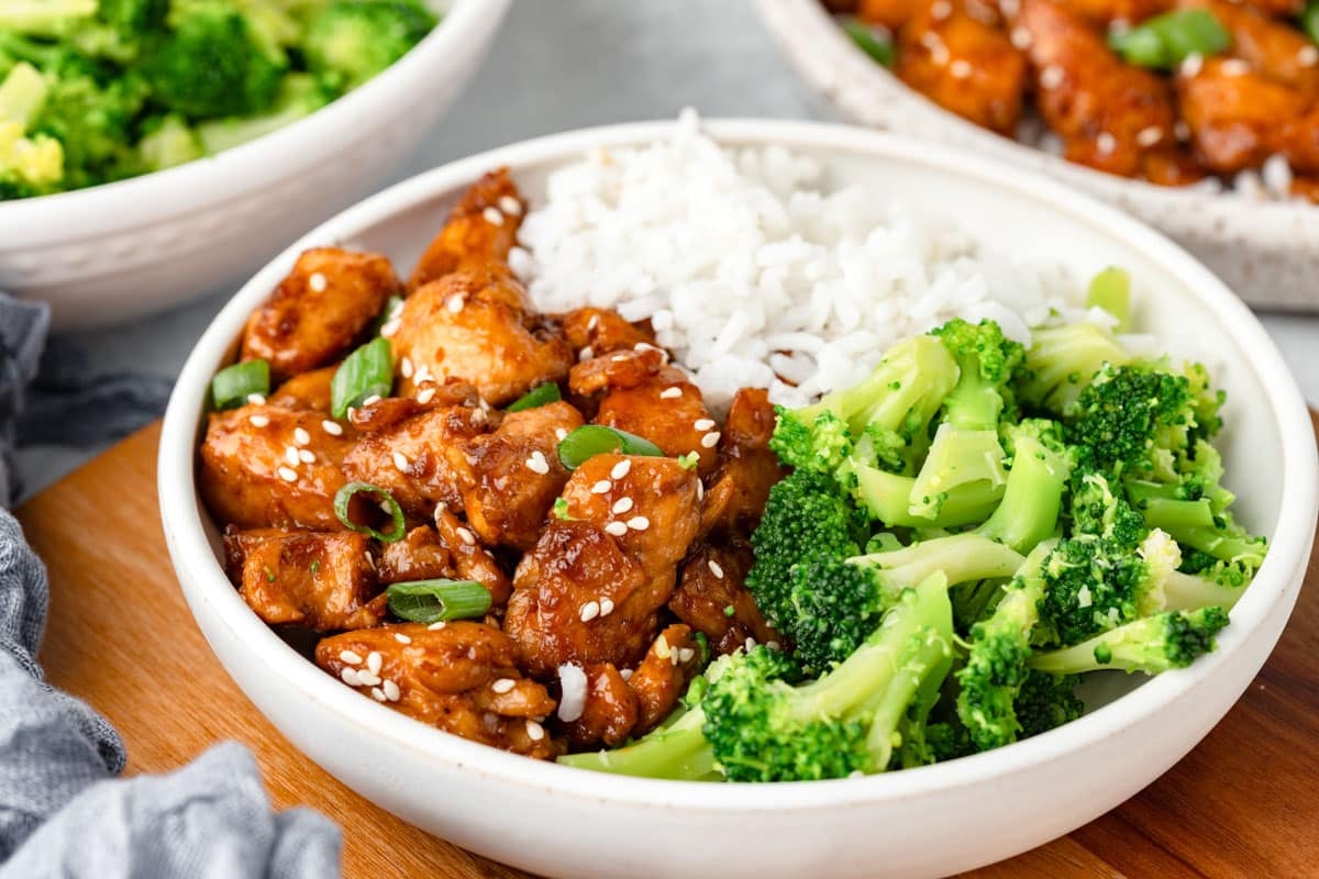 a plate of chicken with rice and broccoli