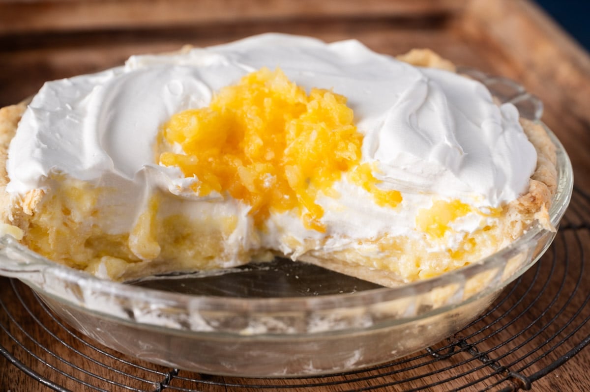 the inside of a pineapple pie in a pie plate