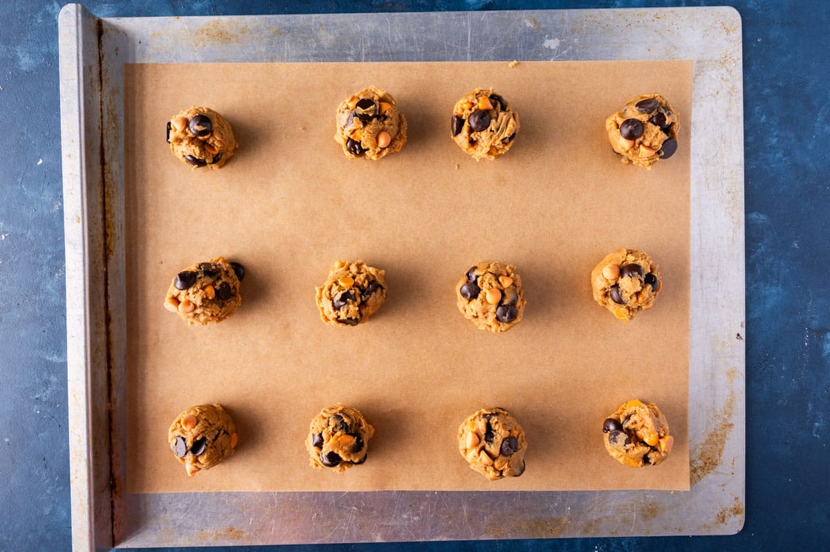 unbaked cookies on a baking sheet