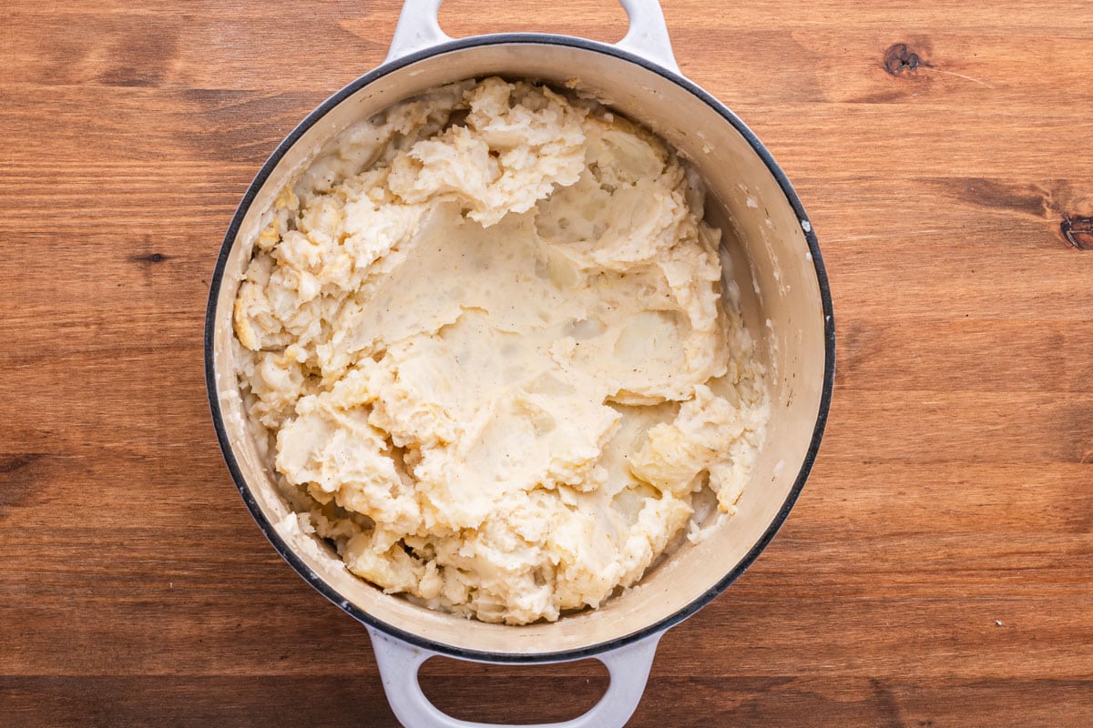 mashed potatoes in a pot